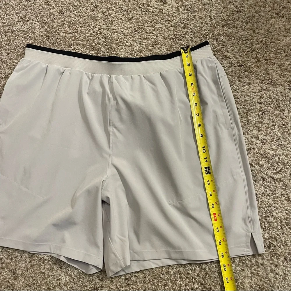 NWT Fabletics The Fundamental Lined 7” Shorts Light Gray / Black XXL